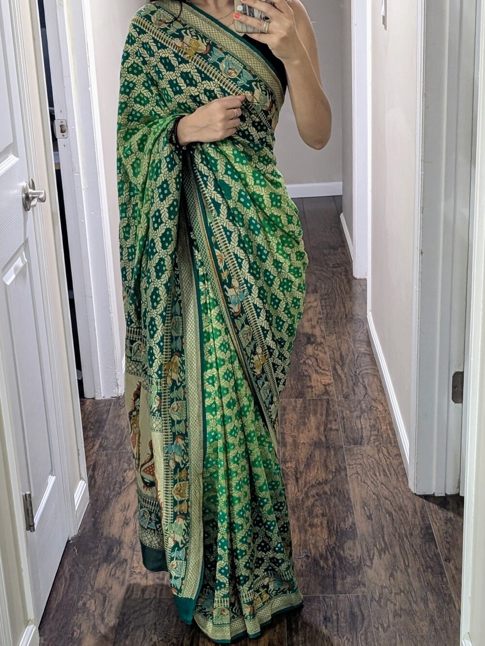 Beautiful Green bandhani saree- like new!